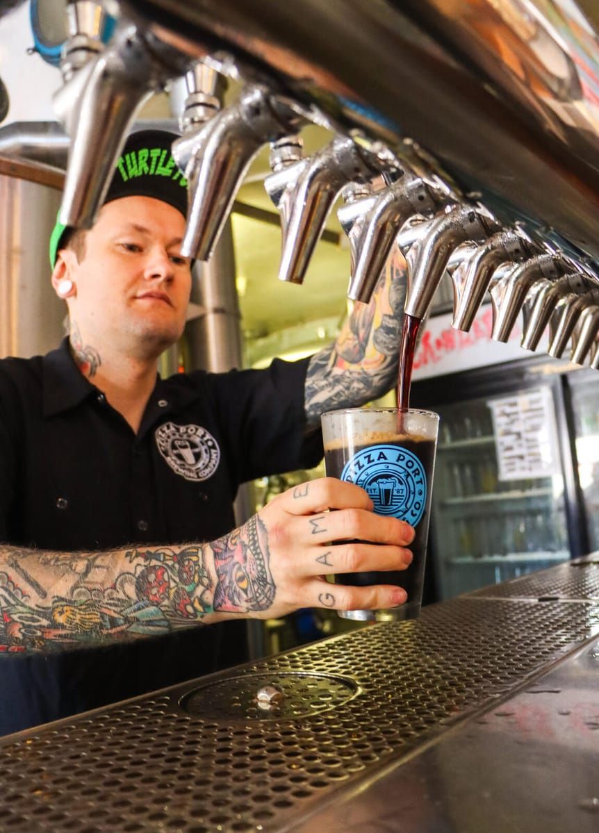 Pizza Port San Clemente beer pour